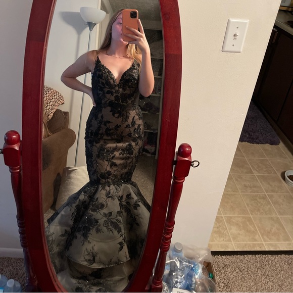 Ellie Wilde prom dress - Picture 1 of 4